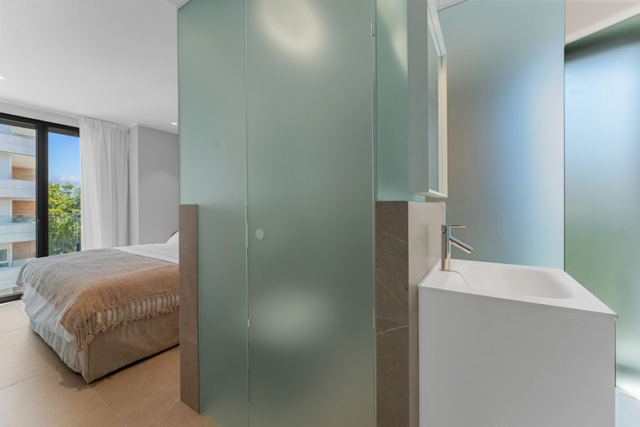 Exklusive Neubauappartements in Palmas Hafennähe ab 2.100.000 € - Schlafzimmer 1 mit Bad en Suite (15531)