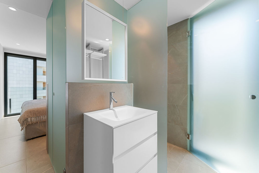 Exklusive Neubauappartements in Palmas Hafennähe ab 2.100.000 € - Badezimmer 1 (15532)