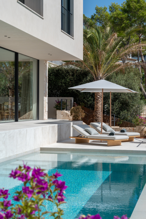 Neubauvilla im mediterranen Stil mit Meerblick - Pool und Terrasse (13021)