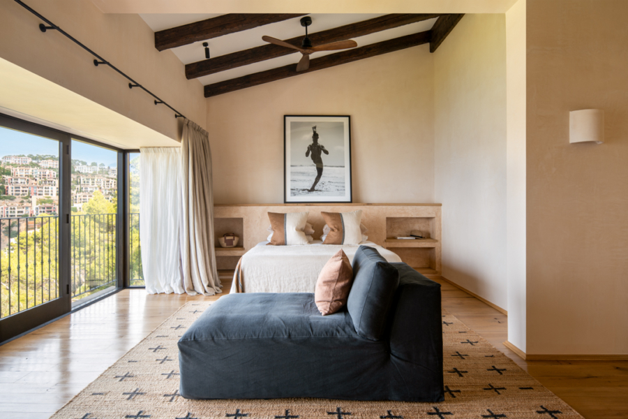 Kernsanierte Villa im modernen Finca-Stil mit traumhaftem Meerblick - Schlafzimmer 1 (6286)