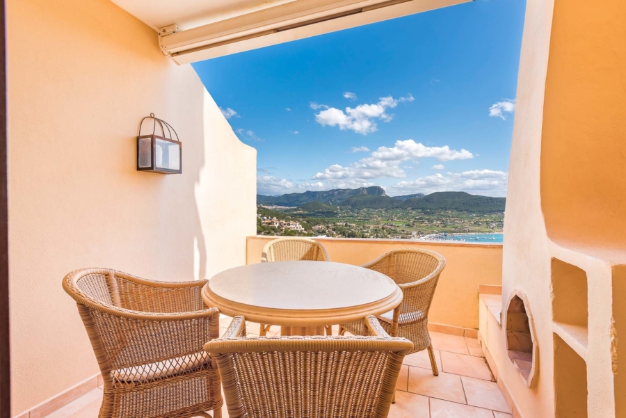 Überdachte Terrasse auf der unteren Etage