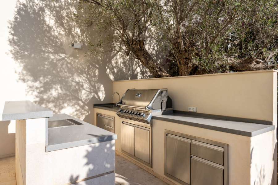 Charmante Villa im modern mediterranen Stil mit fantastischem Meerblick - Aussenküche (5967)