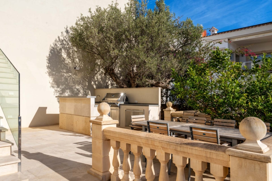 Charmante Villa im modern mediterranen Stil mit fantastischem Meerblick - Aussenküche und Essbereich (5968)