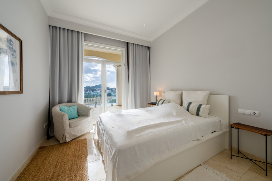 Charmante Villa im modern mediterranen Stil mit fantastischem Meerblick - Schlafzimmer 2 (5962)