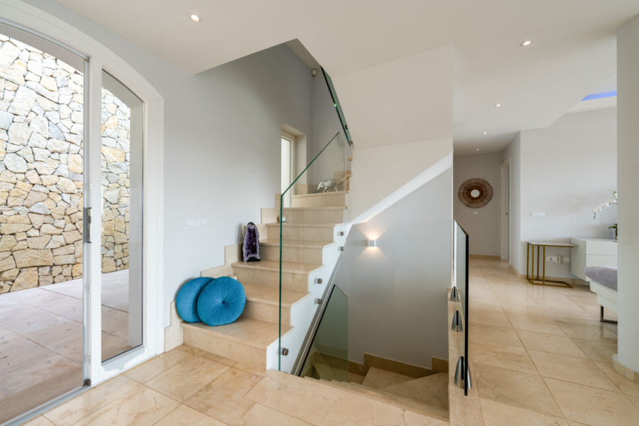 Charmante Villa im modern mediterranen Stil mit fantastischem Meerblick - Eingangsbereich (5955)
