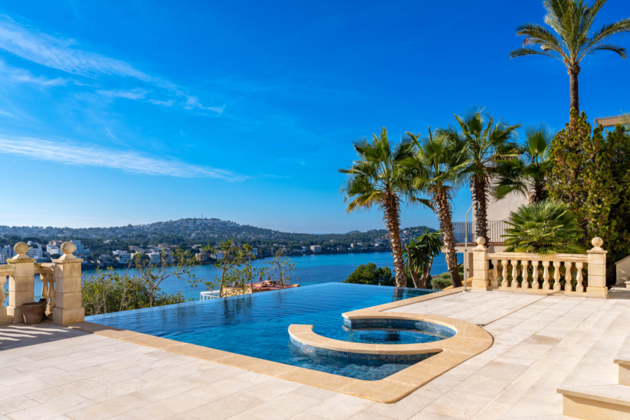 Charmante Villa im modern mediterranen Stil mit fantastischem Meerblick - Pool, Blick und Sonnenterrasse (5951)