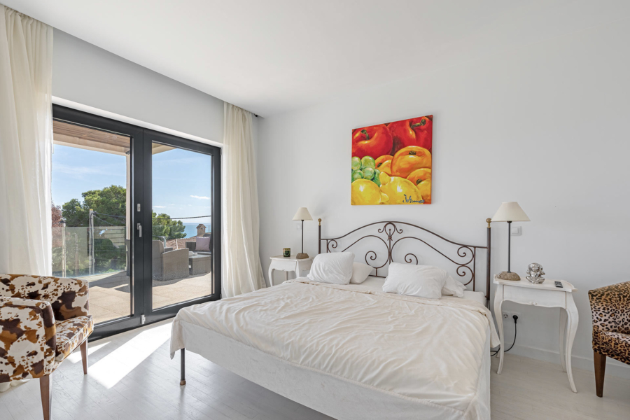 Moderne Villa mit Meerblick in Costa d’en Blanes - Schlafzimmer 1 in der zweiten Etage (4064)