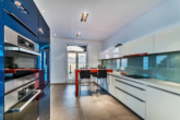 Designer Küche mit Zugang zur Terrasse