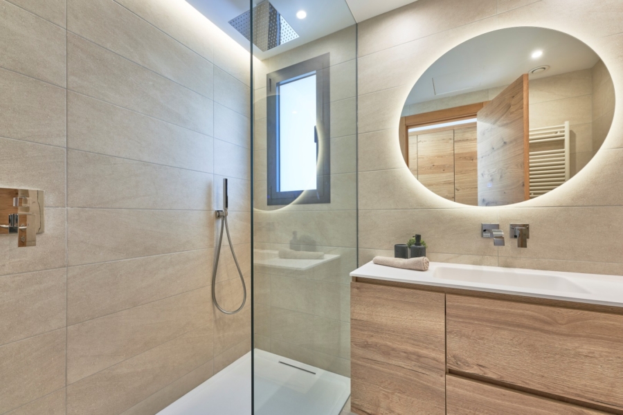 Erdgeschoss-Appartement mit privaten Gärten in Meeresnähe - Badezimmer 1 (5548)