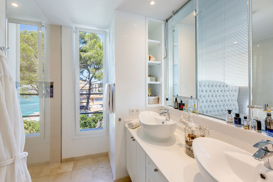Exklusive Villa in 1. Meereslinie mit privatem Meerzugang - Badezimmer 2 (4088)