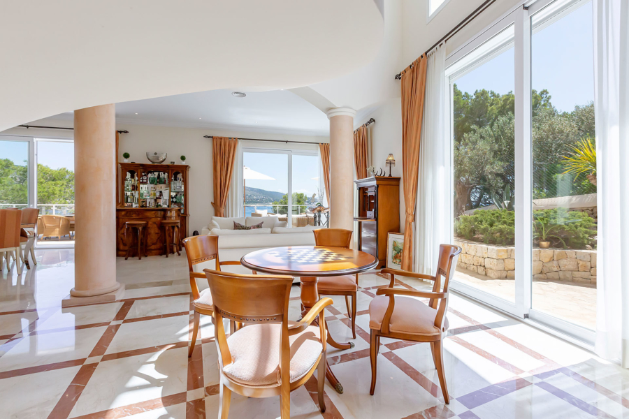 Exklusive Villa in 1. Meereslinie mit privatem Meerzugang - Essbereich mit Zugang zur Terrasse (4080)