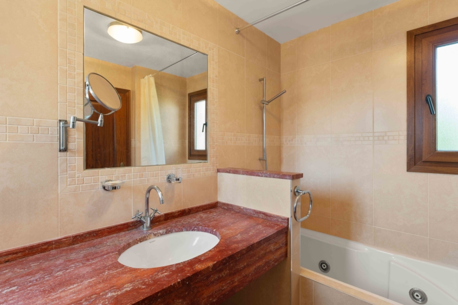 Exklusive Golfvilla mit privatem Pool und schönem Blick - Bad 1 (6583)