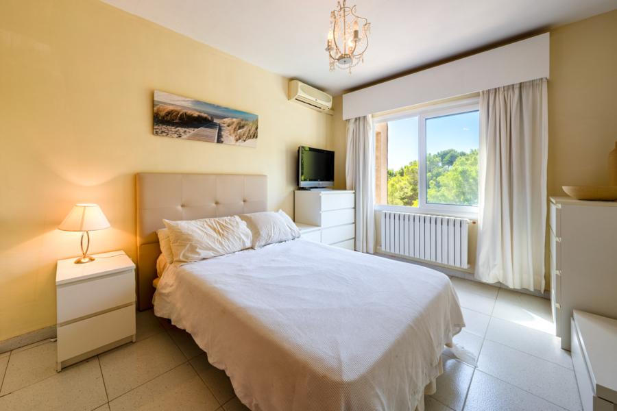 Exklusives Invest: Familienvilla mit Meerblick in Costa d´en Blanes - Schlafzimmer 1 (5017)