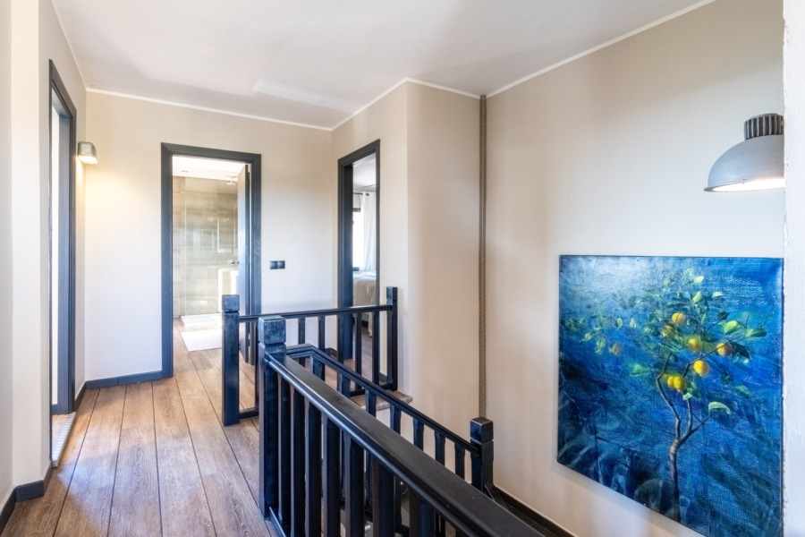 Charmante Meerblickvilla mit Pool und Garten - Flur OG (6046)