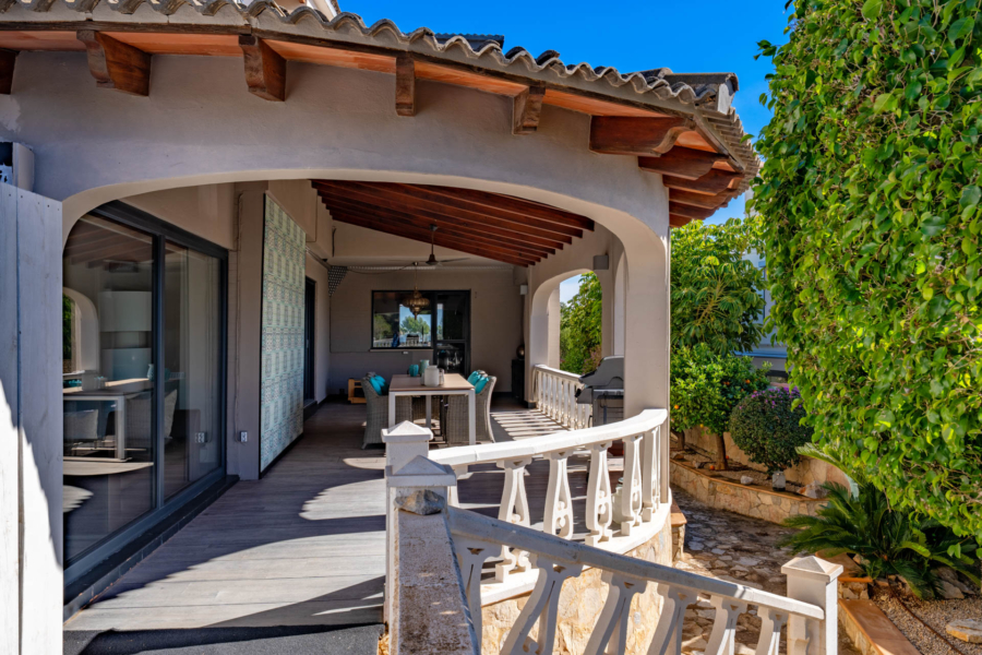 Charmante Meerblickvilla mit Pool und Garten - Überdachte Terrasse (6034)