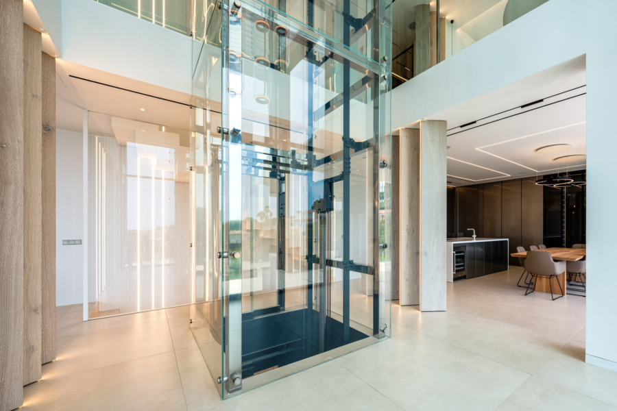 Luxuriöse Designervilla mit grandiosem Meerblick - Aufzug (4218)