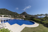 Pool und Bergblick