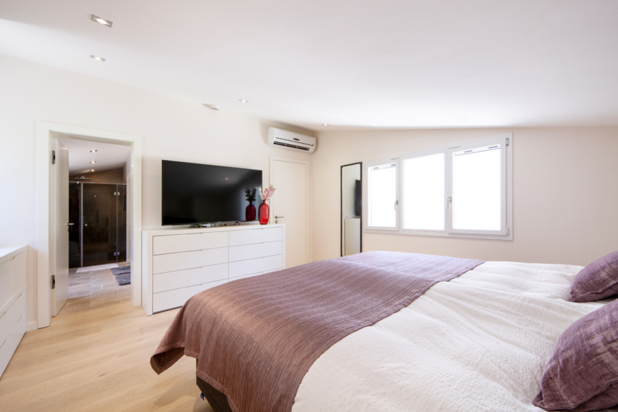 Mediterrane Villa mit Ferienvermietungslizenz und Hafenblick - Schlafzimmer 1 (6387)