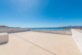 Dachterrasse mit Meer- und Hafenblick